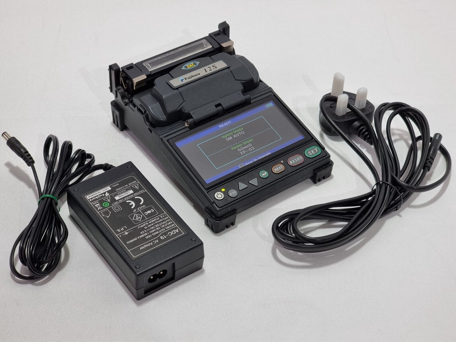 Fujikura 12S SM MM Fixed V-Groove Fiber Optic Fusion Splicer + 250 Fiber Holders