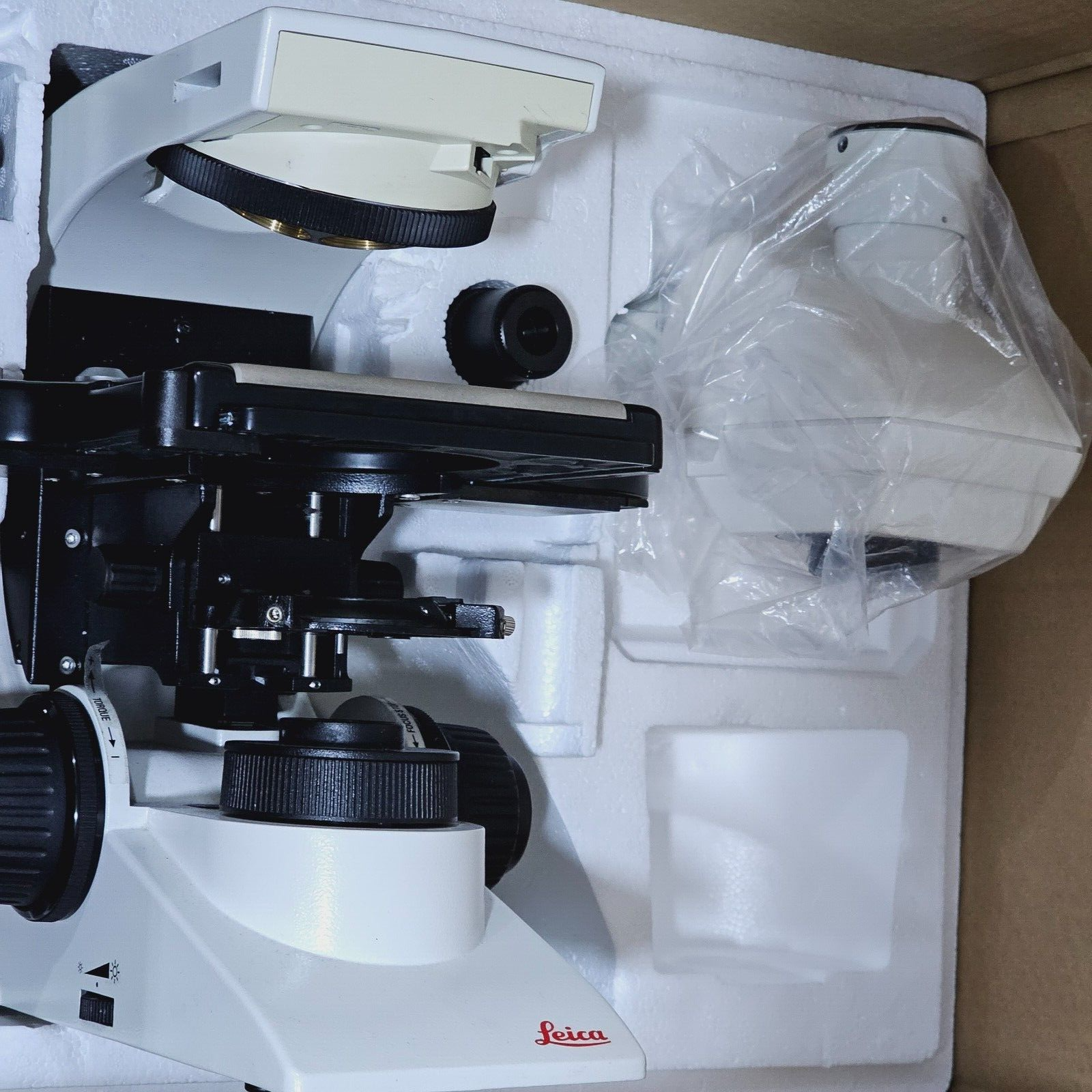 Leica DM2000 LED Microscope 11888138 MFD 2013 DM 2000