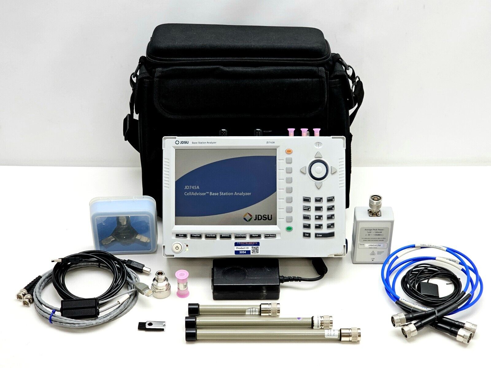 JDSU JD745A CellAdvisor Base Station Analyzer 4 GHz w/ Opt. 1/4/5/6/7 + Accessor