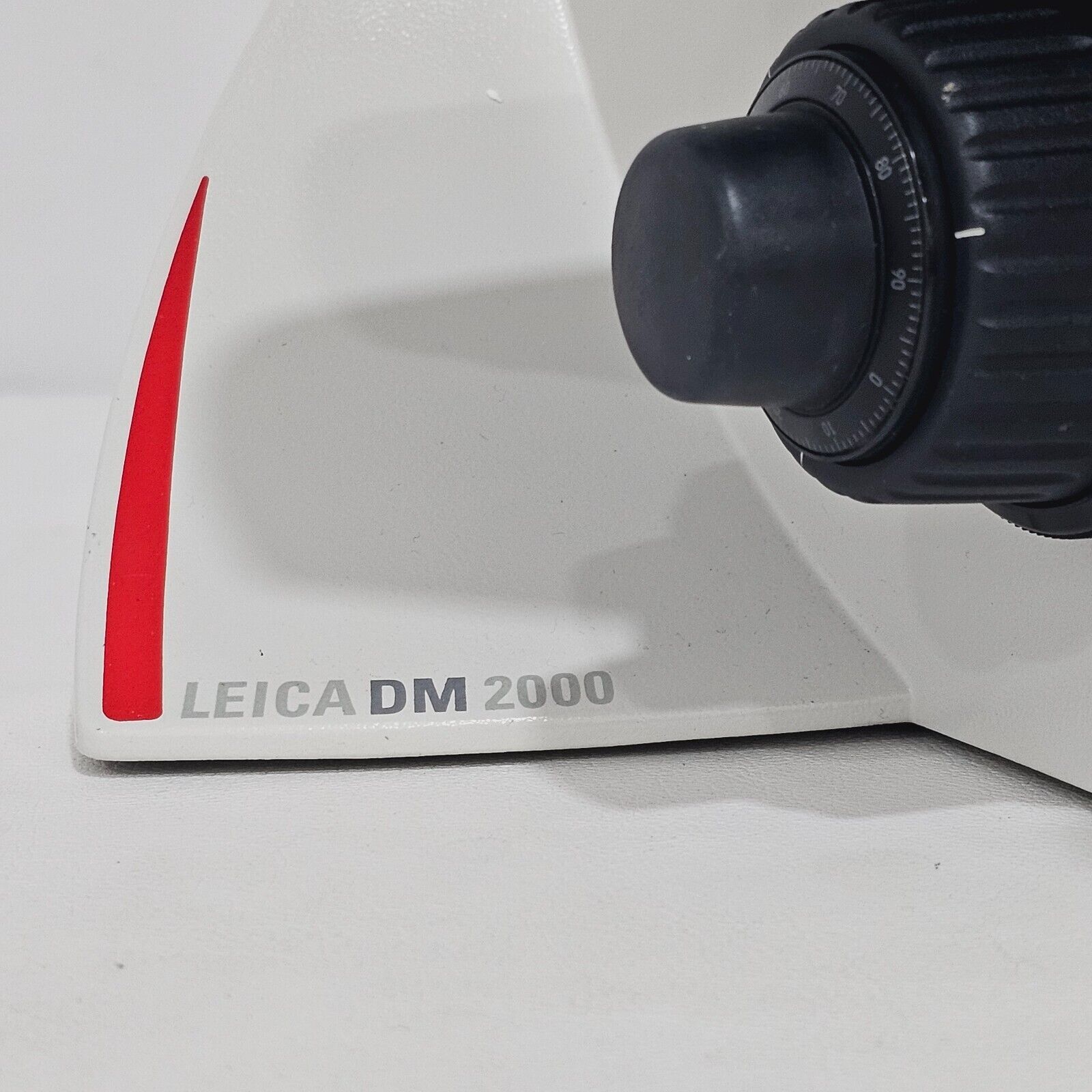 Leica DM2000 LED Microscope 11888138 MFD 2013 + DC95 Linkam Warm Stage DM 2000